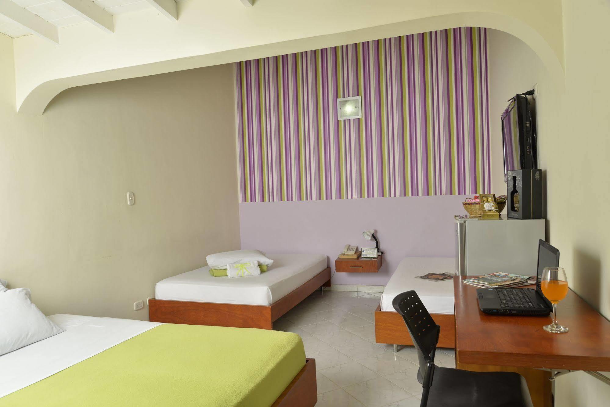 Casa Portico Hotel Medellin Ngoại thất bức ảnh
